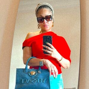 Meet your Posher, Tamesia